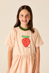 Meisjesjurk van Wander & Wonder met blushkleurige strepen en grote aardbeienprint op de borst. | Ontdek Wander & Wonder bij Little Fashion Addict