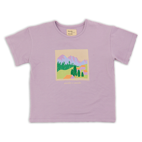 Lila T-shirt voor meisjes van Wander & Wonder met kleurrijke landschapsprint. | Ontdek Wander & Wonder bij Little Fashion Addict
