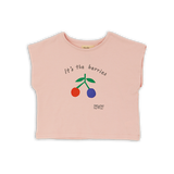 Roze crop top voor meisjes van Wander & Wonder met kleurrijke kersenprint op de voorkant. | Ontdek Wander & Wonder bij Little Fashion Addict