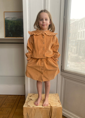 We Are Kids corduroy rok Charlie in oranjetint met knopenrij – duurzame meisjesrok in biologisch katoen | Ontdek We Are Kids bij Little Fashion Addict