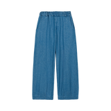 We Are Kids Elia denim broek blauw – wijde kinderbroek in denim met elastische tailleband, zijzakken en geborduurd logo op de achterzak | Ontdek We Are Kids bij Little Fashion Addict