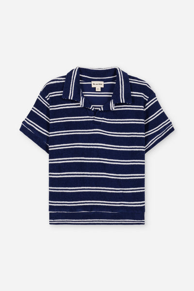 Polo Leonard Navy Stripes | Gestreepte donkerblauwe polo voor jongens met losse fit van We Are Kids | Verkrijgbaar bij Little Fashion Addict
