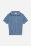 We Are Kids Polo Leonard Stormy Sky – Polo voor jongens in grijsblauw, gemaakt van biologisch katoen met sportieve kraag | Verkrijgbaar bij Little Fashion Addict