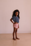 Short Juju Blush | Lichtroze short in badstof voor meisjes met contrasterende boord van We Are Kids | Little Fashion Addict