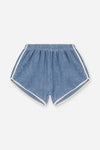 We Are Kids Juju Stormy Sky Short – Unisex short in grijsblauw met witte bies voor jongens en meisjes, gemaakt van biologisch katoen | Verkrijgbaar bij Little Fashion Addict