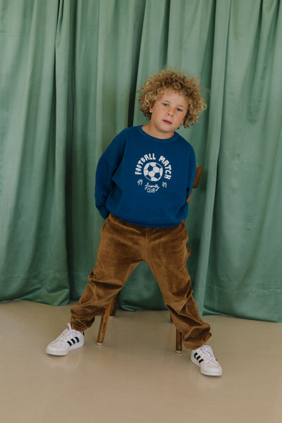 Sweater Tony Football in midnight blue met voetbalprint voor jongens en meisjes van We Are Kids | Ontdek We Are Kids bij Little Fashion Addict
