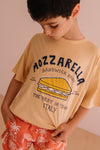 T-shirt Dylan Sand Mozzarella van We are Kids met mozzarella-print voor jongens. | Tee Dylan Sand Mozzarella van We Are Kids - Verkrijgbaar bij Little Fashion Addict.