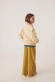 Lookfoto met de gilda trousers van Letter To The World - Meisjes broek in het ribfluweel en in het mosterd