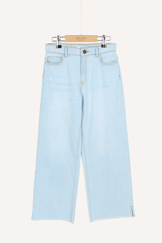 Kledingmerk: By-Bar - Girls fashion brand - Girls Mojo Bleach Pant - Denim broek in lichte jeanskleur - Van 4 tot 12 jaar beschikbaar bij littlefashionaddict.com