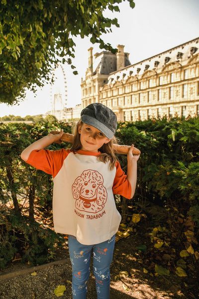 Littlefashionaddict.com - Maison Tadaboum - Dolly T-shirt - Voor jongens & meisjes - Vanille T-shirt met oranje mouwen en poedelprint - Beschikbaar vanaf 2 jaar tot en met 8 jaar bij Littlefashionaddict.com
