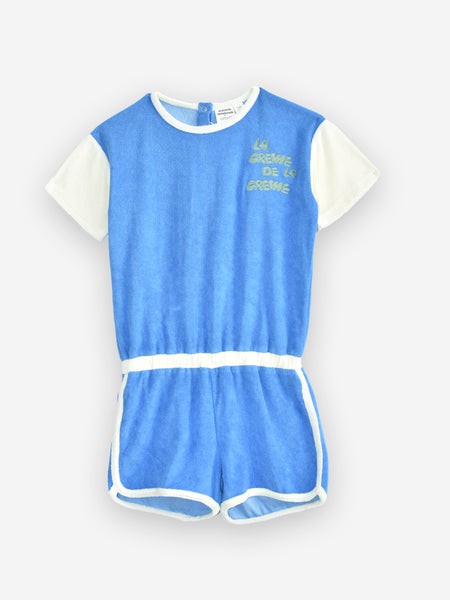 Little Fashion Addict - Maison Tadaboum – Valenia Jumpsuit - Voor meisjes - Korte blauwe jumpsuit in badstof met korte witte mouwen - Meisjesmode - Collectie: Bistrot Tadaboum - verkrijgbaar bij Littlefashionaddict.com