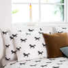 Snurk Beddengoed - Wit Dekbedset met print van zwarte paarden - Voor éénpersoonsbed - Verkrijgbaar bij Little Fashion Addict