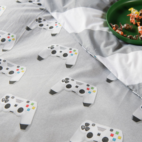 Snurk Beddengoed - Lichtgrijs Dekbedset met gamer controllers - Voor éénpersoonsbed - Verkrijgbaar bij Little Fashion Addict