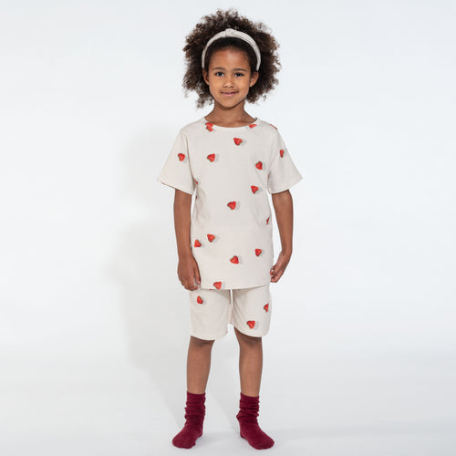 Snurk - Strawberries Shorts Kids - Voor jongens en meisjes - Beschikbaar vanaf maat 92 tot 164 - Verkrijgbaar bij Littlefashionaddict.com