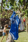 Little Fashion Addict - Sproet & Sprout – Swimsuit Ruffle umbrella Print - Kleur: Azzurra Blue - Voor meisjes - Meisjesmode - Collectie: Tuscan Holiday at Nonna's - verkrijgbaar bij Littlefashionaddict.com