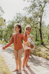 Little Fashion Addict - Sproet & Sprout – Swimsuit Longsleeve oh la la - UV-protection - Kleur: Café - Voor meisjes - Meisjesmode - Collectie: Tuscan Holiday at Nonna's - verkrijgbaar bij Littlefashionaddict.com