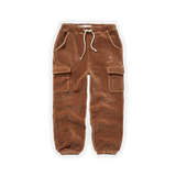 Littlefashionaddict - Sproet & Sprout - AW22 - Cargo Pants Lion - Camelkleurige zachte broek met zijzakken - Voor jongens - Vanaf 4 tot 10 jaar in stock en verkrijgbaar bij Little Fashion Addict