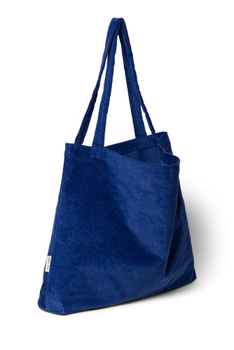 Little Fashion Addict - Studio Noos - Deep Blue Rib Mom Bag - Diepblauwe tas voor mama in het ribfluweel - verkrijgbaar bij Littlefashionaddict.com