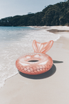 Sunnylife - Luxe zwembandring Mermaid - Rosé Gold - Voor kids vanaf 8 jaar of voor jezelf - Verkrijgbaar bij Little Fashion Addict