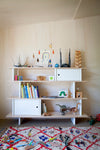 Oeuf NYC - Horizontale mini bibliotheek -Kleur: Berkenhout met wit - verkrijgbaar bij littlefashionaddict.com